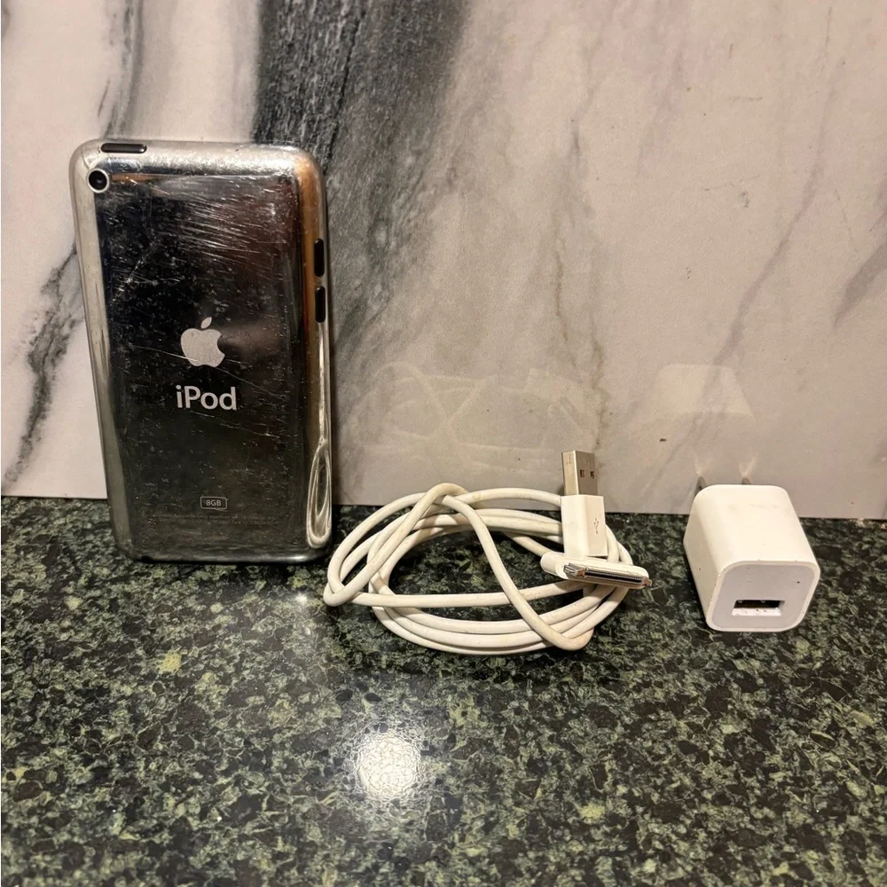 Apple iPod Classic - Silver Metallic Back